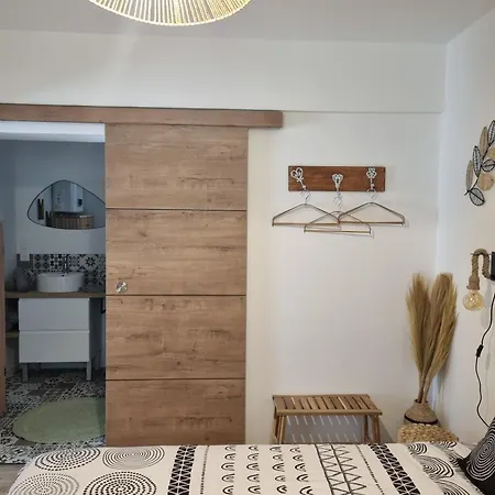 Daire Boheme En Cevennes - O Jardin D'a Cote Pour 2 Pers Max Avèze